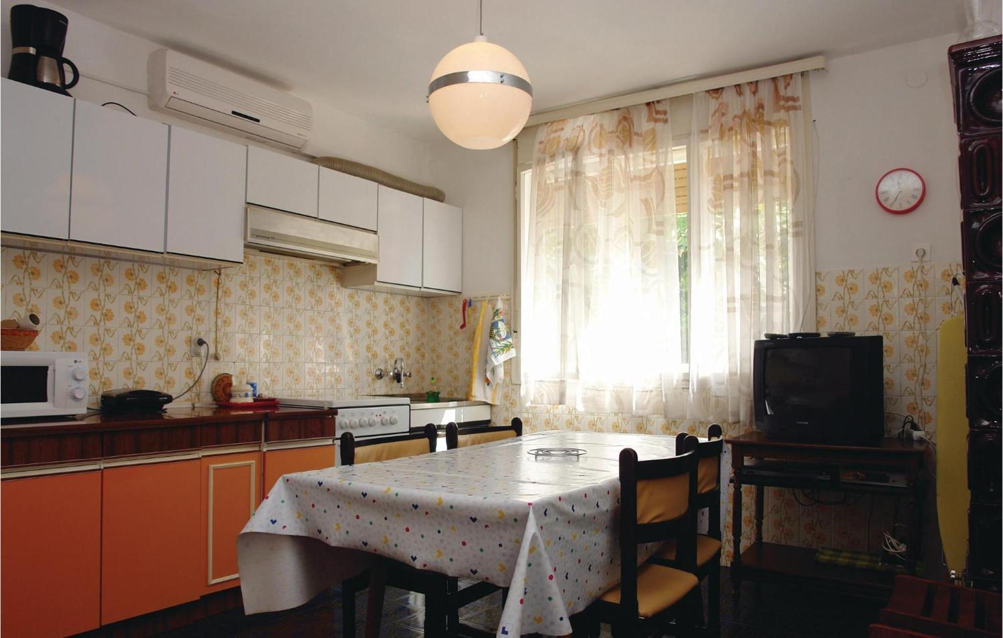 Stunning Apartment In Pula With Kitchen Exterior foto
